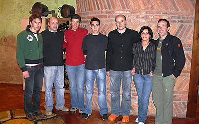 Los ciclistas Chechu Rubiera, Pavel Tnkov y Dani Clavero en el Restaurante El Molín de la Pedrera En Cangas de Onís