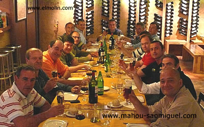 Nuestros amigos de la cerveza Mahou y San Miguel de visita por Cangas de Onís, les enviamos un cariñoso saludo a todos ellos desde el Restaurante El Molín de la Pedrera
